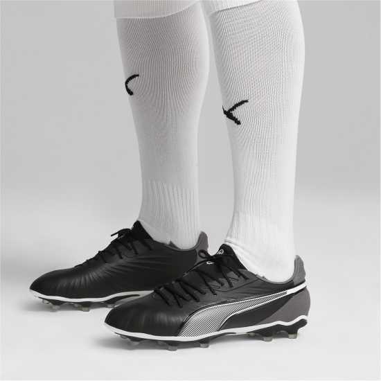 Puma King Match Firm Ground Football Boots Черно/Бяло Футболни стоножки