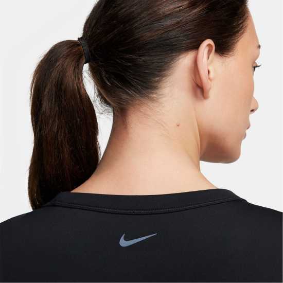 Nike One Fitted Women's Dri-FIT Short-Sleeve Top Черно Дамски тениски и фланелки