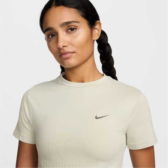 Nike Running Division Women's Dri-FIT ADV Short-Sleeve Running Top Почти зелено Атлетика