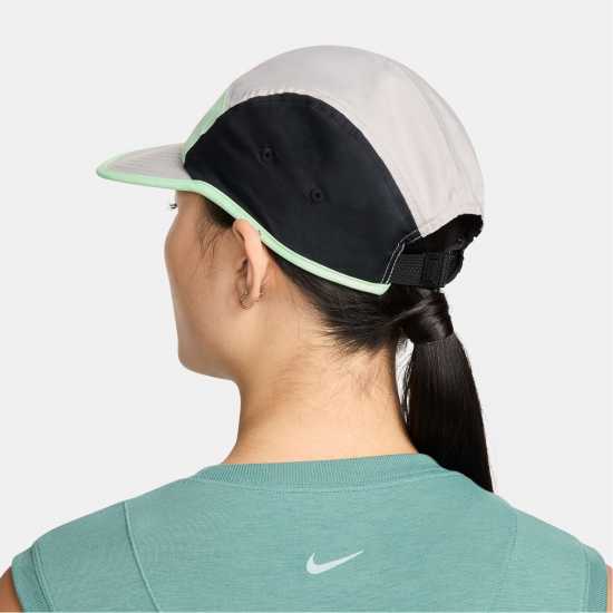 Nike Dri-Fit Fly Unstructured Swoosh Cap  Портмонета и джобове за бягане