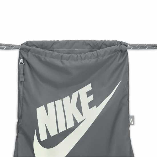 Nike Сак С Връв Heritage Drawstring Bag (13L) Сиво/Бяло Сакове за фитнес