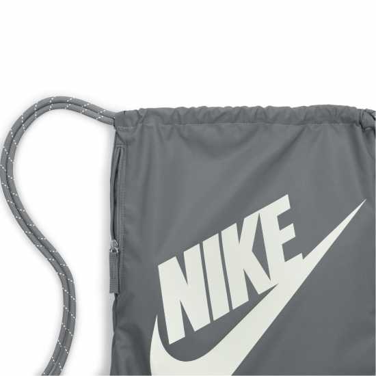 Nike Сак С Връв Heritage Drawstring Bag (13L) Сиво/Бяло Сакове за фитнес