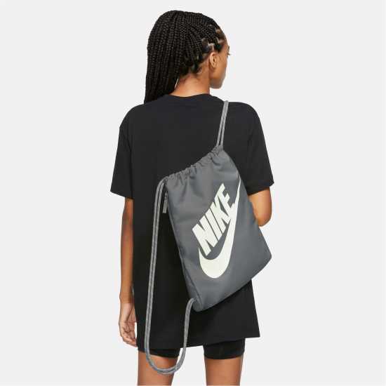 Nike Сак С Връв Heritage Drawstring Bag (13L) Сиво/Бяло Сакове за фитнес