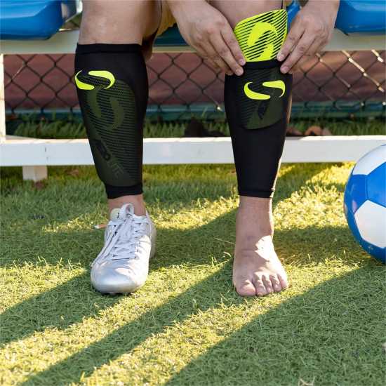 Sondico Протектори За Пищял Aerolite High-Performance Shin Guards Флуо Жълто Футболни аксесоари