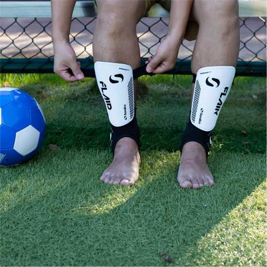 Sondico Comfort  Ankle Shinguards Бяло/Черно Футболни аксесоари